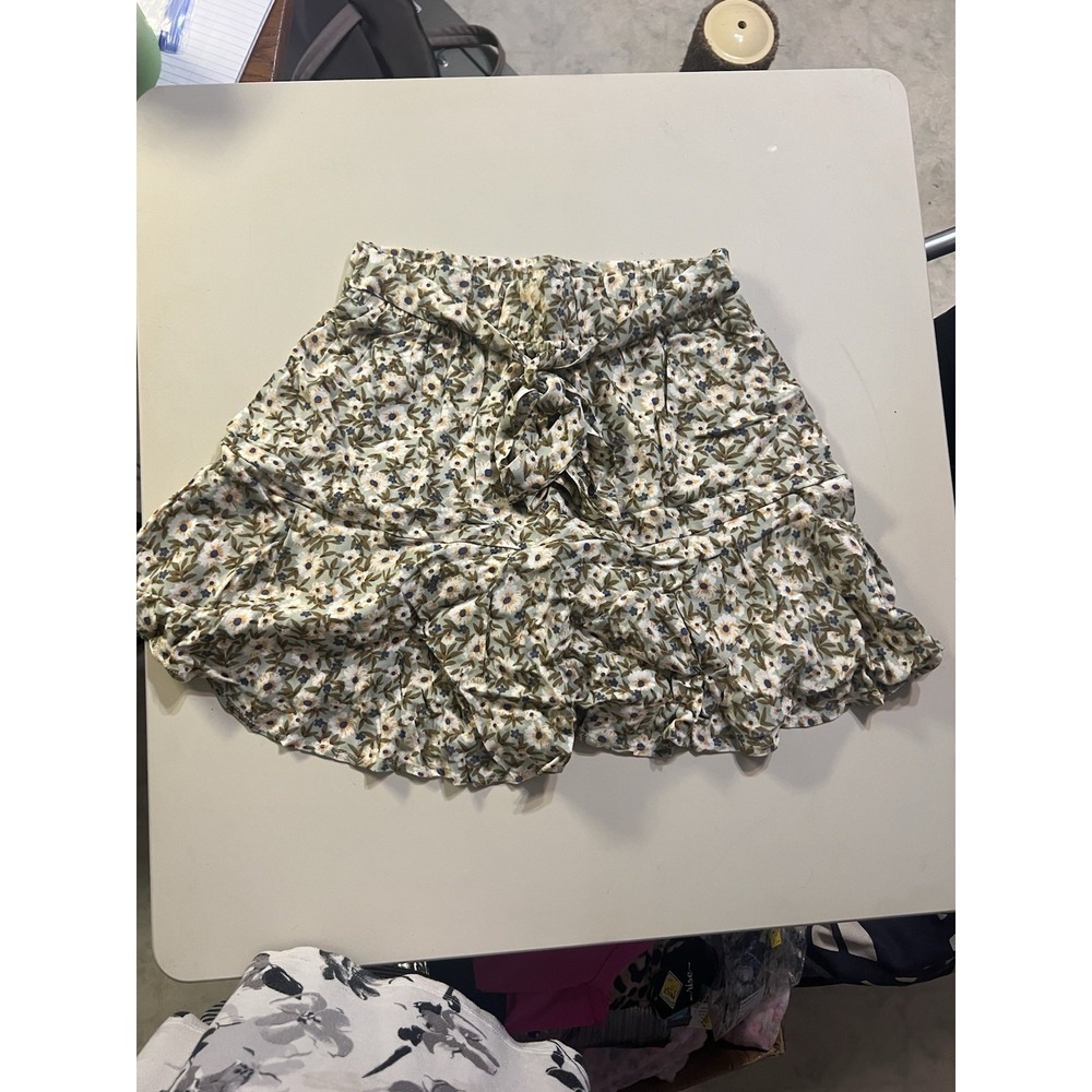 NWT GIGI SIZE SMALL SAGE COLORED FLORAL SKORT (2179)